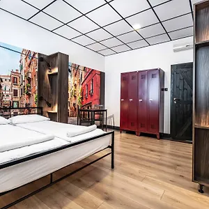  Hostal Vola Polonia